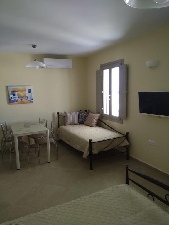 Santa Rinoula Suites Sea Sunset Views Adults Only Меґалохорі Номер фото