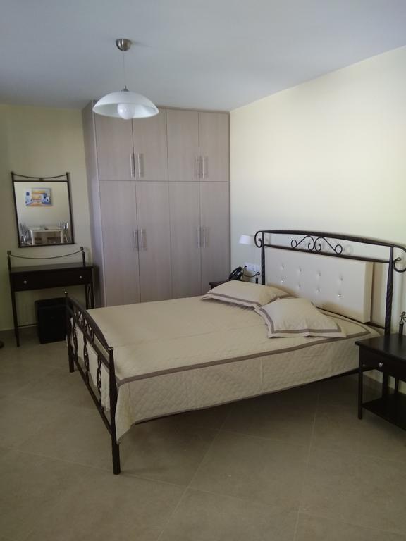 Santa Rinoula Suites Sea Sunset Views Adults Only Меґалохорі Номер фото